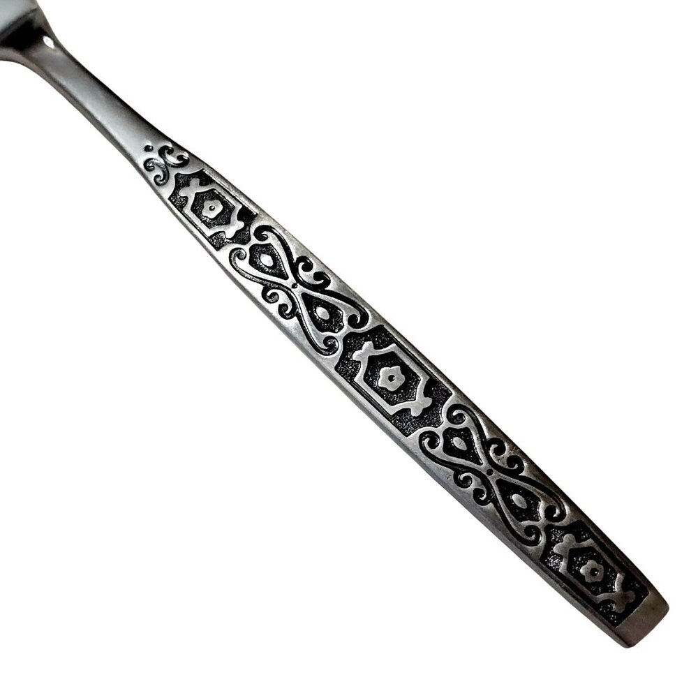 Oneida Spanish Mood Butter Knife 6.5" ornate handle vintage flatware piece - Picture 2 of 11